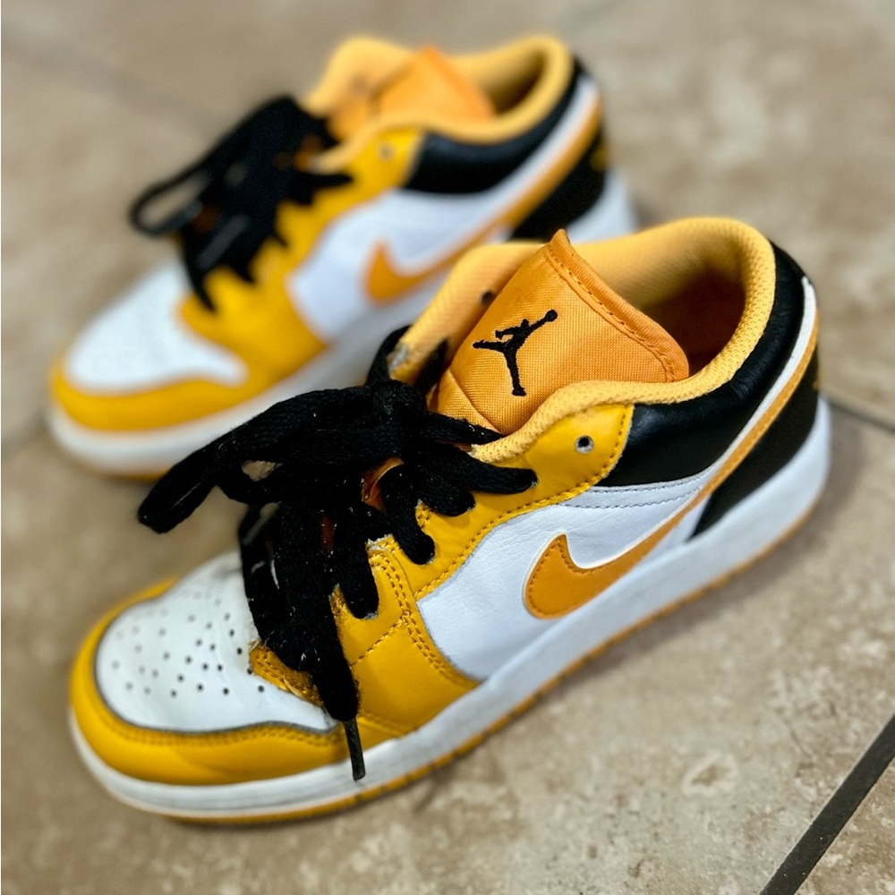 Boys Air Jordan 1 Low